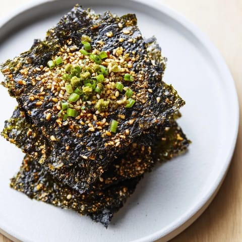 Close-up of baked Snacks de Vague Surf, a seaweed snack seasoned and perfect for the lunchbox.